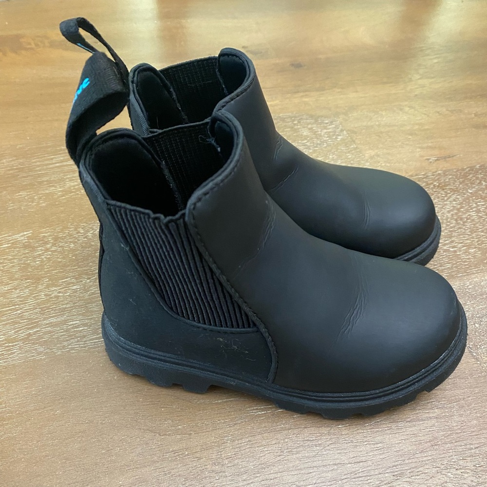 Native shoes for toddler! Size C8.